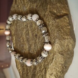 Silver beaded shell pearl stretchy bracelet